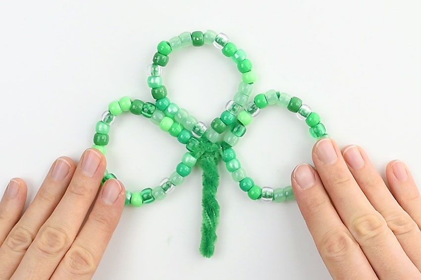 pipe cleaner shamrock with beads kids craft instruction image 10