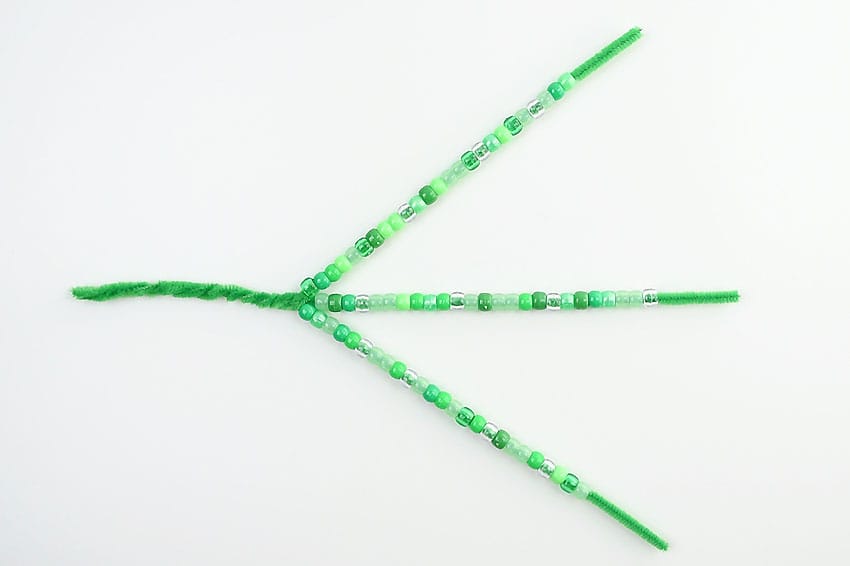 pipe cleaner shamrock with beads kids craft instruction image 3