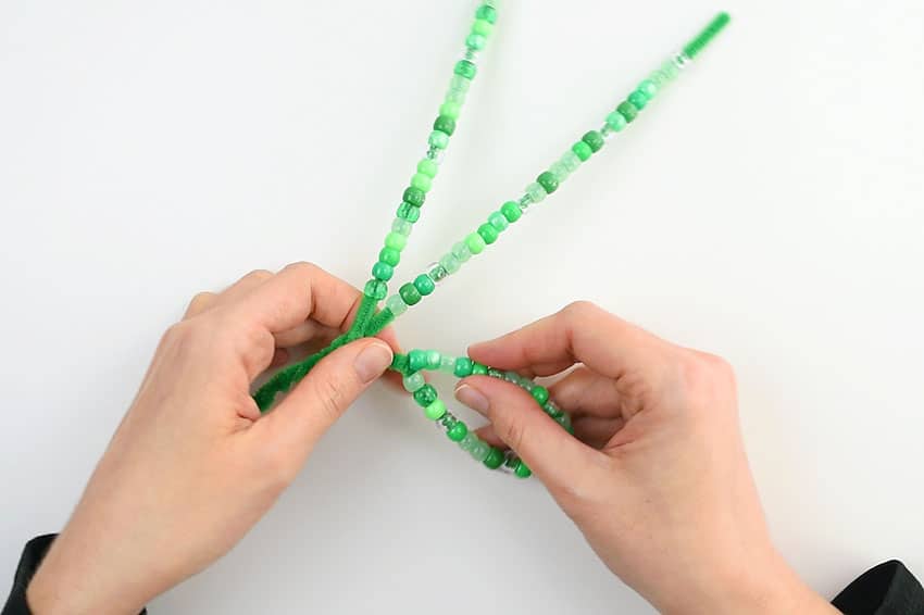 pipe cleaner shamrock with beads kids craft instruction image 4