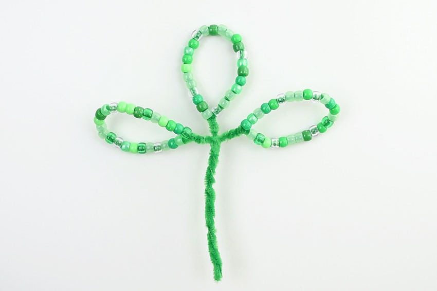 pipe cleaner shamrock with beads kids craft instruction image 5