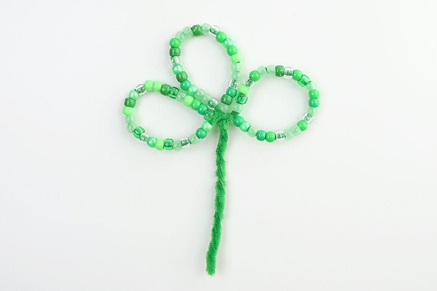 pipe cleaner shamrock with beads kids craft instruction image 7