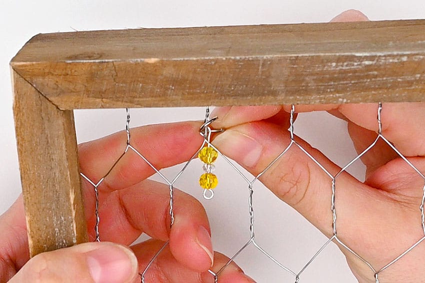 chicken wire suncatcher kids craft instruction image 16