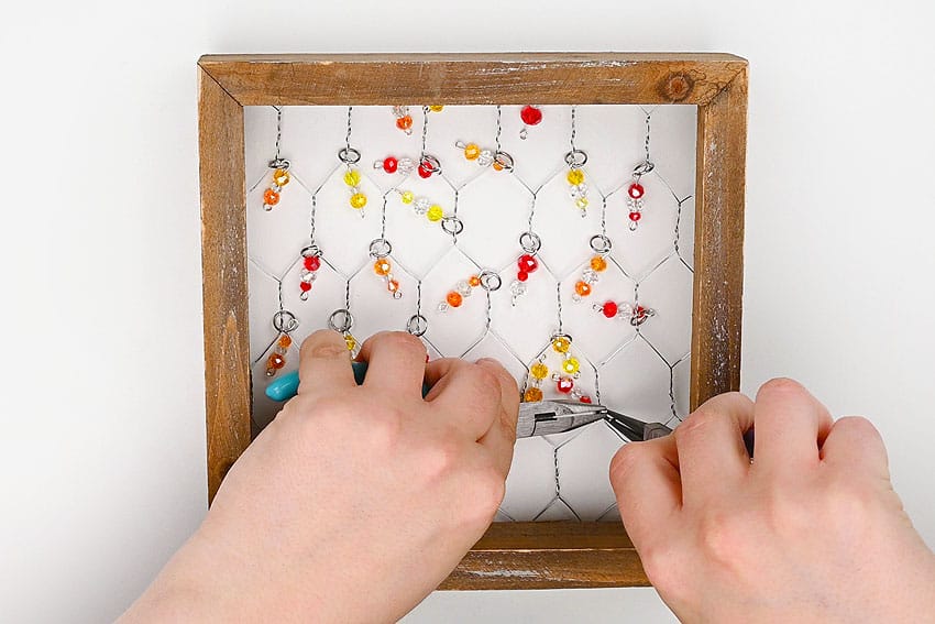 chicken wire suncatcher kids craft instruction image 18