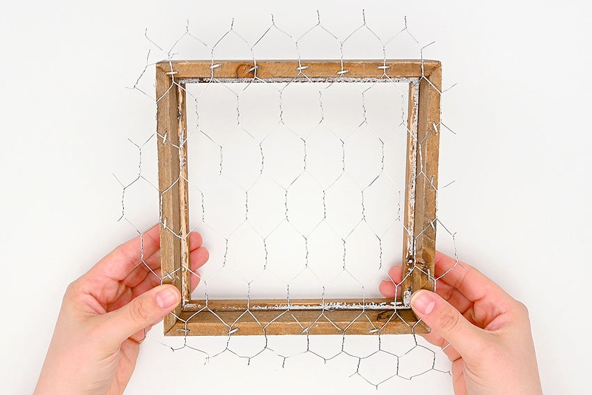 chicken wire suncatcher kids craft instruction image 6