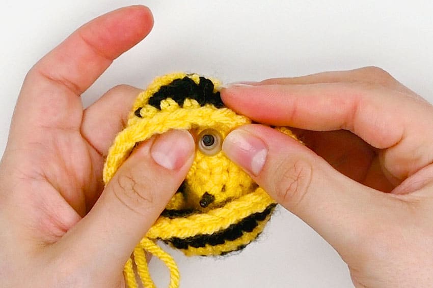 crochet bee crochet yarn craft instruction image 12