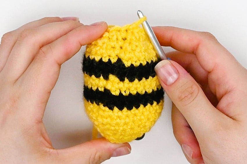 crochet bee crochet yarn craft instruction image 14