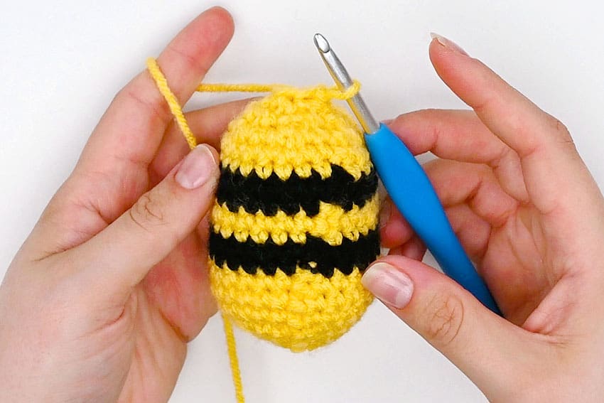 crochet bee crochet yarn craft instruction image 16
