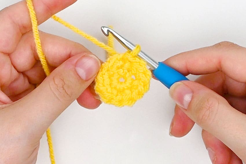 crochet bee crochet yarn craft instruction image 3