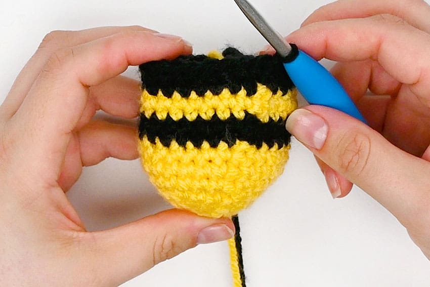 crochet bee crochet yarn craft instruction image 9