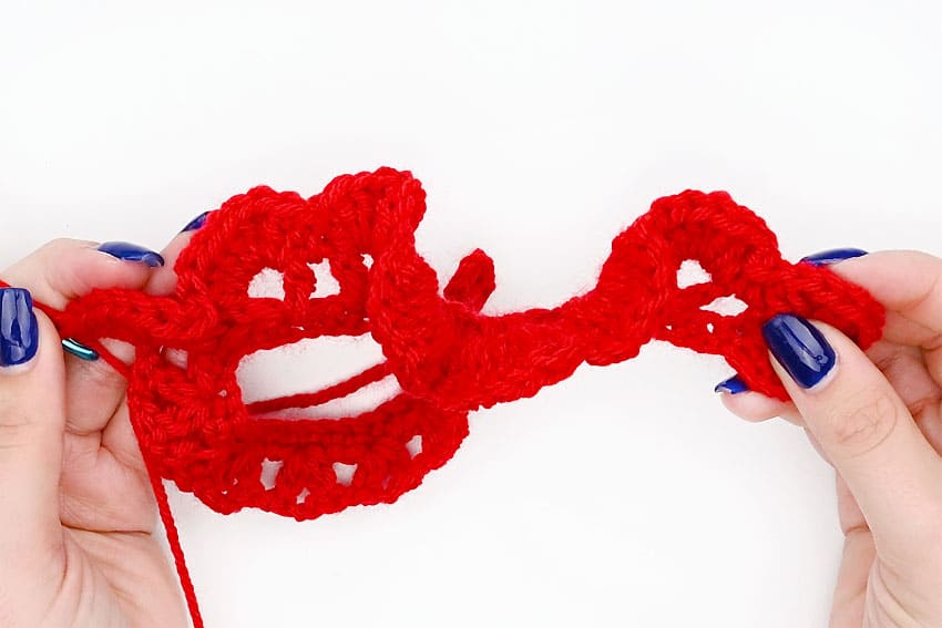 crochet rose crochet yarn craft instruction image 11