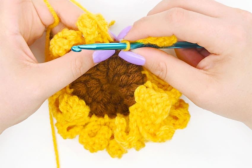crochet sunflower crochet yarn craft instruction image 14