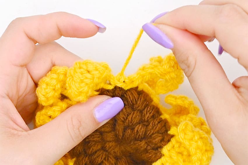 crochet sunflower crochet yarn craft instruction image 15