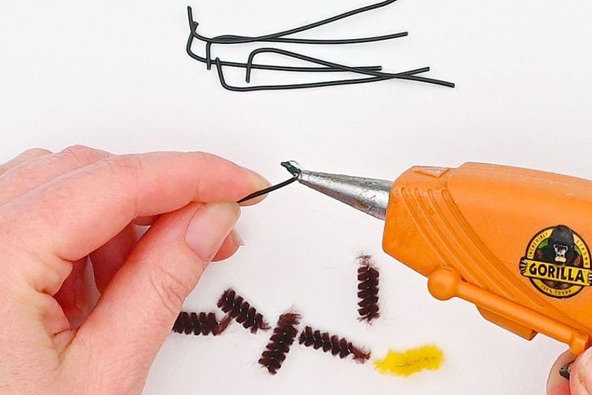 pipe cleaner lily kids craft instruction image 12