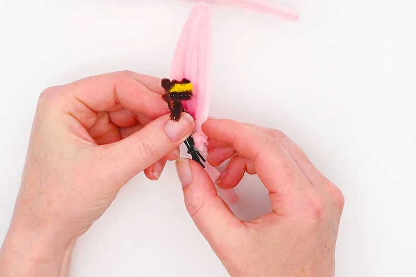 pipe cleaner lily kids craft instruction image 16