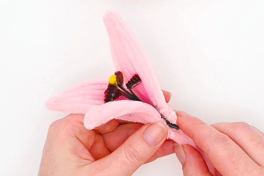 pipe cleaner lily kids craft instruction image 17