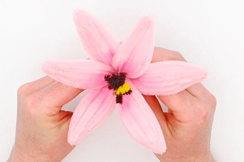 pipe cleaner lily kids craft instruction image 18