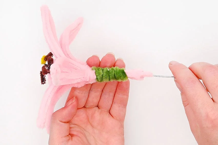 pipe cleaner lily kids craft instruction image 21