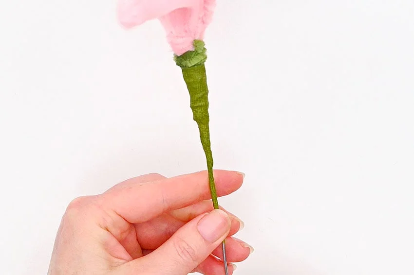 pipe cleaner lily kids craft instruction image 22