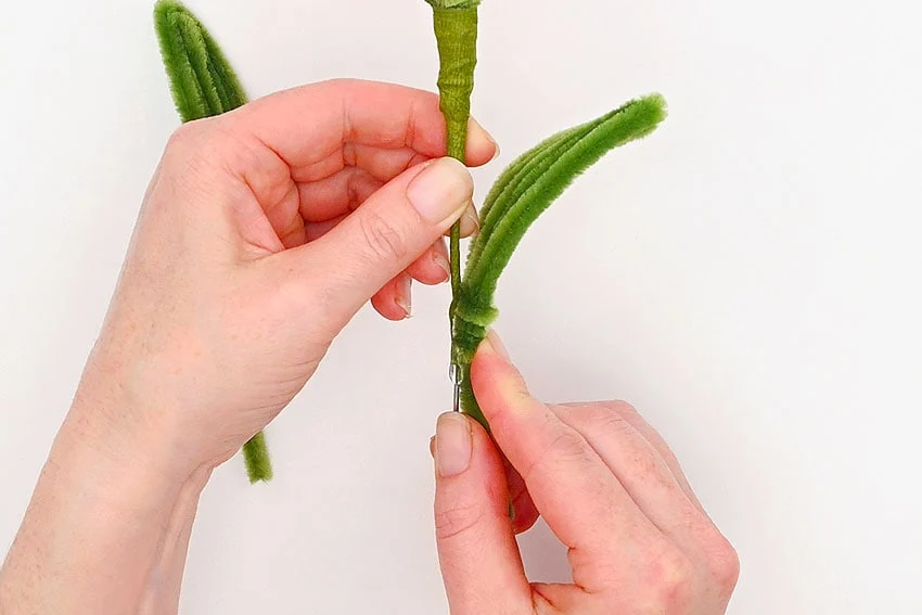 pipe cleaner lily kids craft instruction image 23