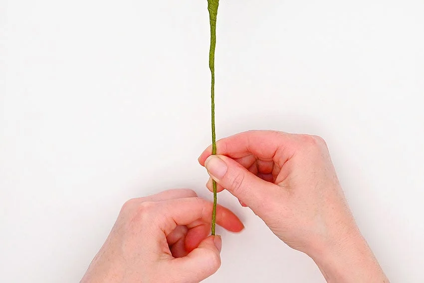 pipe cleaner lily kids craft instruction image 25