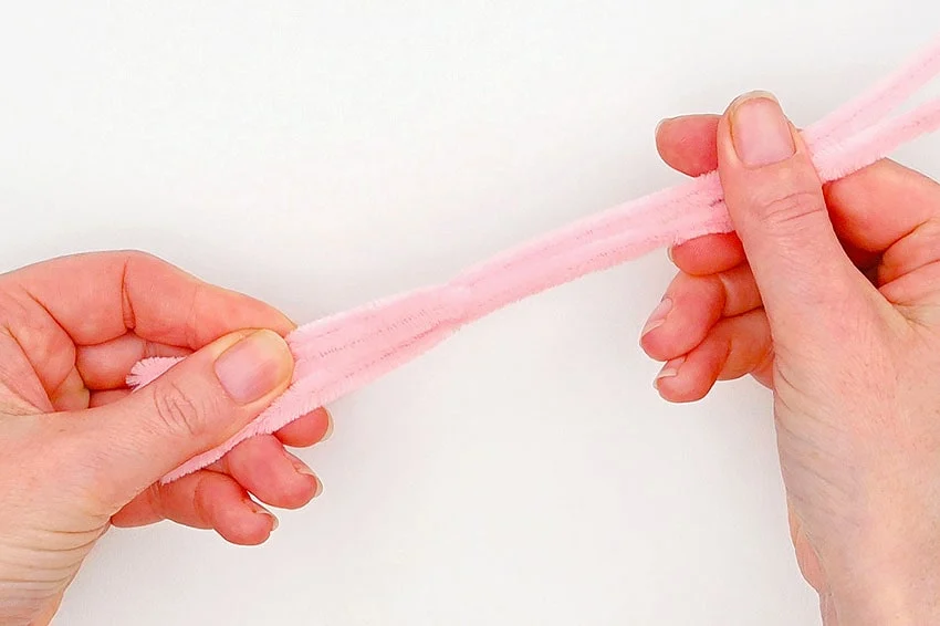 pipe cleaner lily kids craft instruction image 4