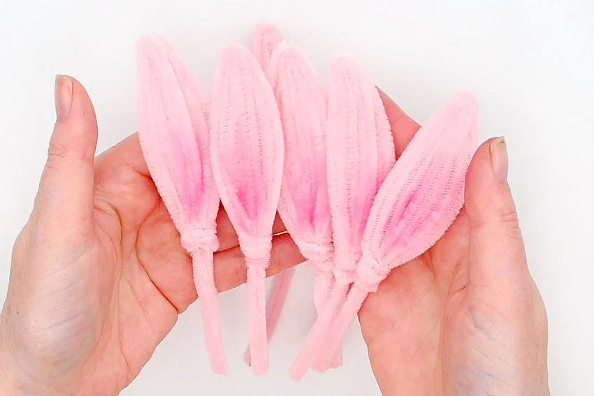 pipe cleaner lily kids craft instruction image 8