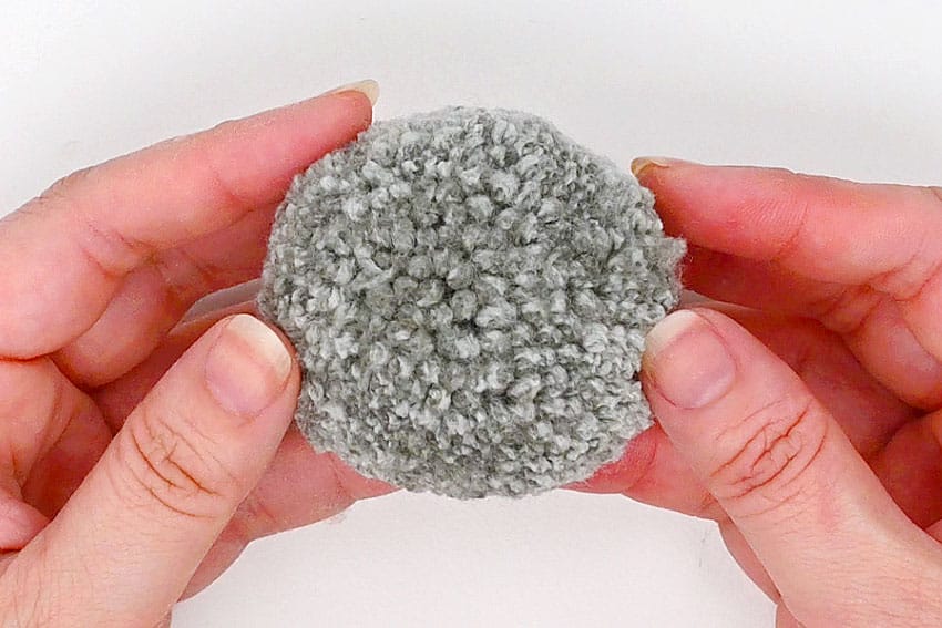 pom pom cat crochet yarn craft instruction image 10