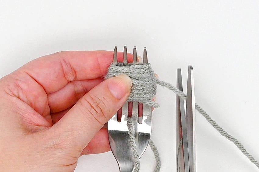 pom pom cat crochet yarn craft instruction image 12