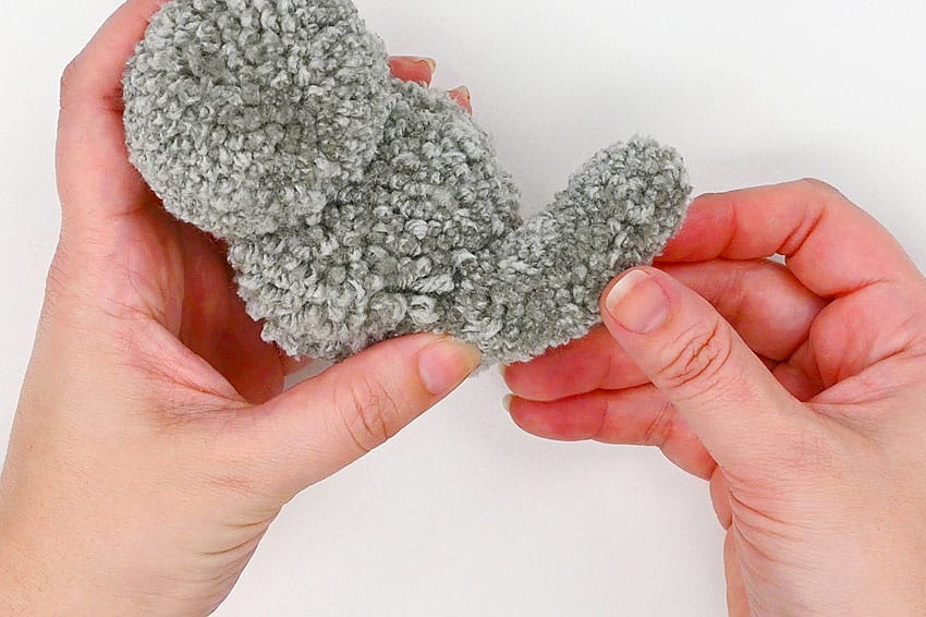 pom pom cat crochet yarn craft instruction image 23