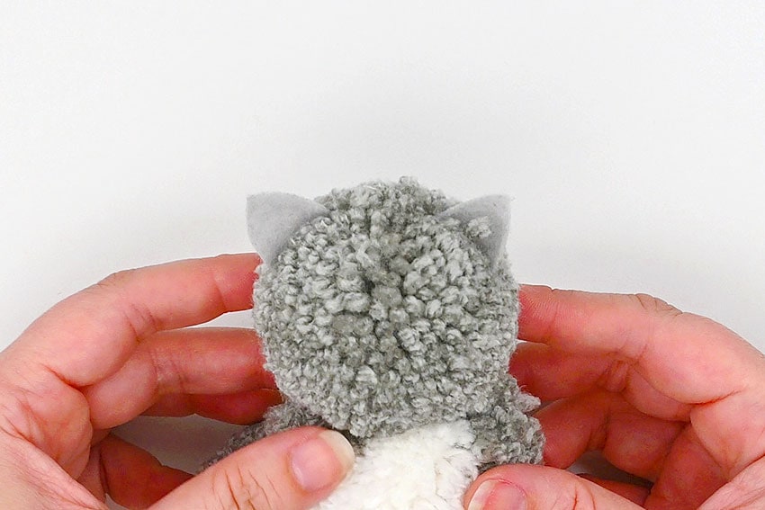 pom pom cat crochet yarn craft instruction image 24