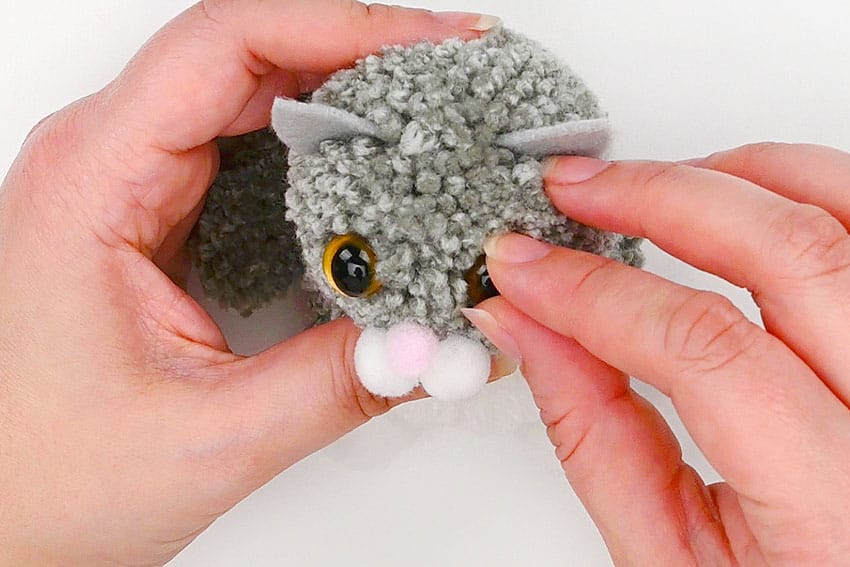 pom pom cat crochet yarn craft instruction image 28