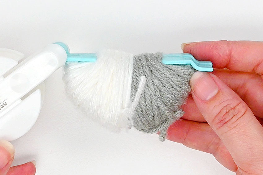 pom pom cat crochet yarn craft instruction image 3