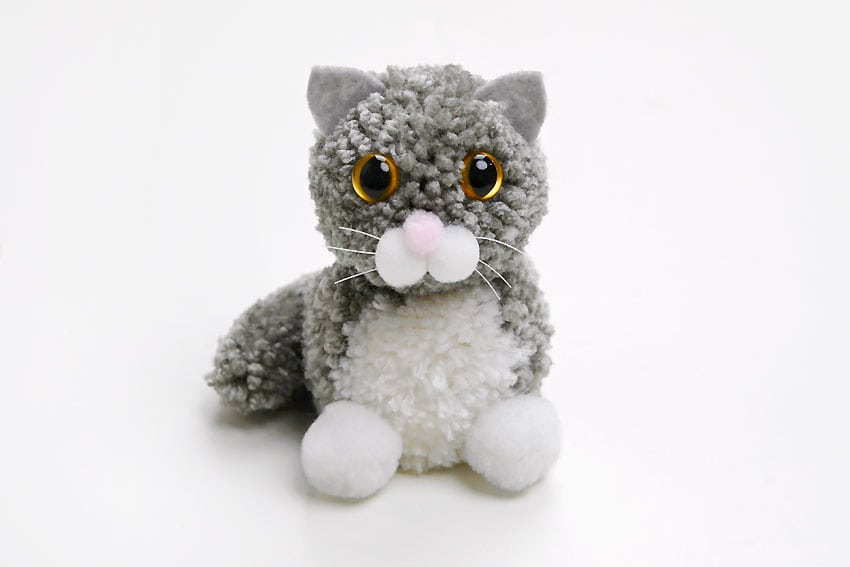 pom pom cat crochet yarn craft instruction image 31