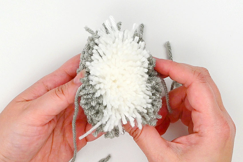 pom pom cat crochet yarn craft instruction image 7