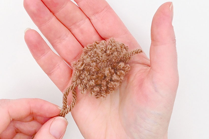 pom pom otter crochet yarn craft instruction image 18