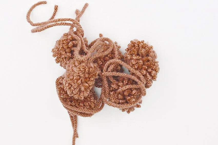 pom pom otter crochet yarn craft instruction image 19