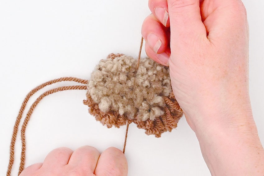 pom pom otter crochet yarn craft instruction image 23