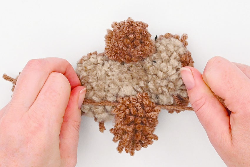 pom pom otter crochet yarn craft instruction image 28