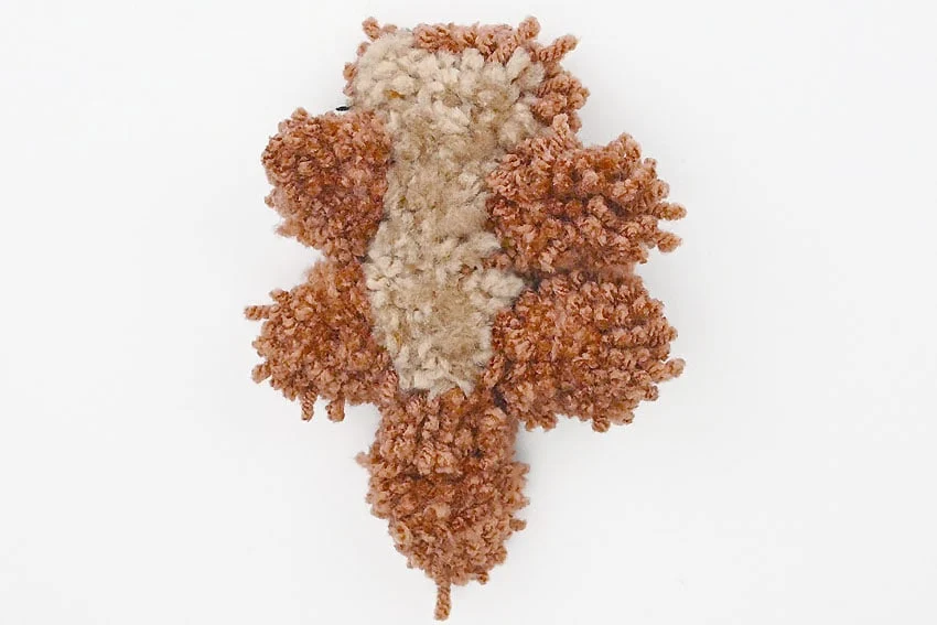 pom pom otter crochet yarn craft instruction image 29
