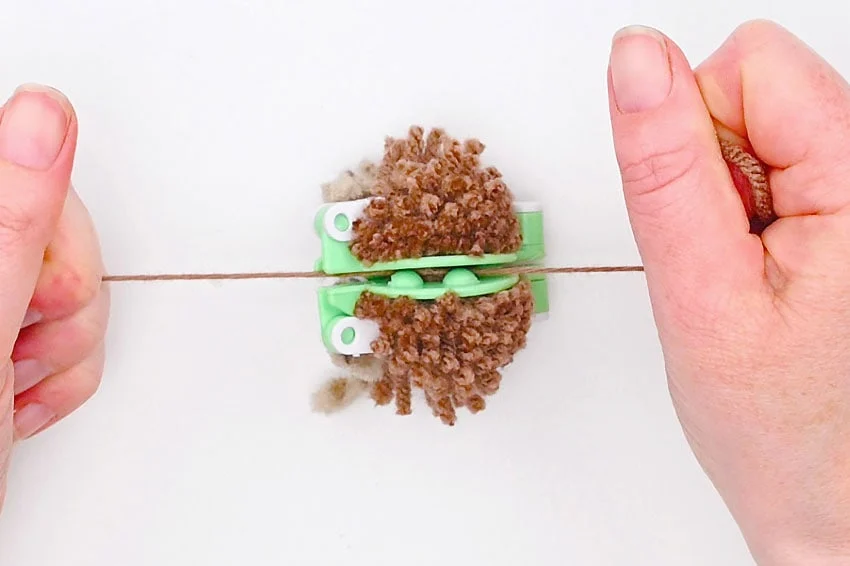 pom pom otter crochet yarn craft instruction image 8