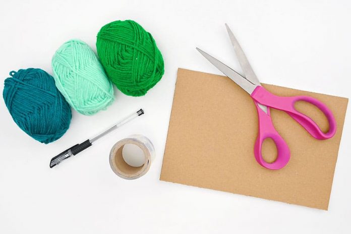 yarn pen painting hack crochet yarn craft instruction image 1