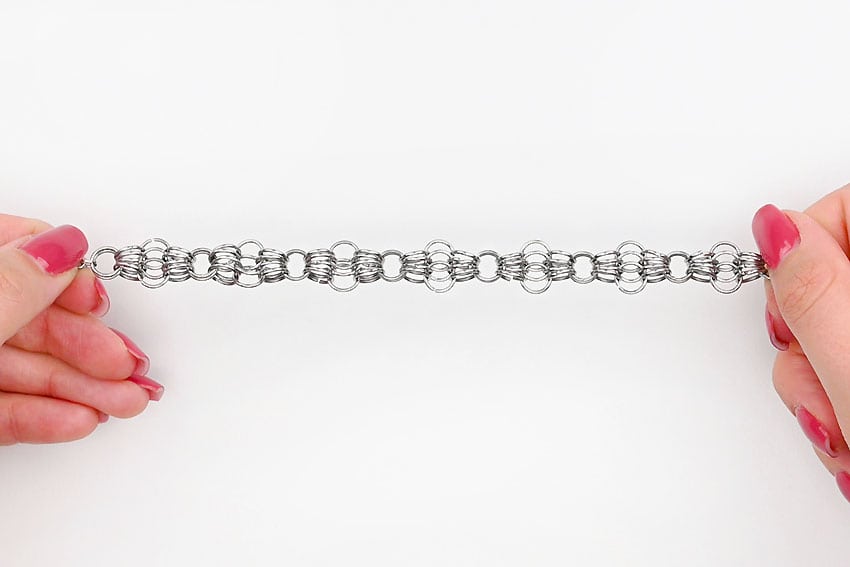 chainmail bracelet kids craft instruction image 24