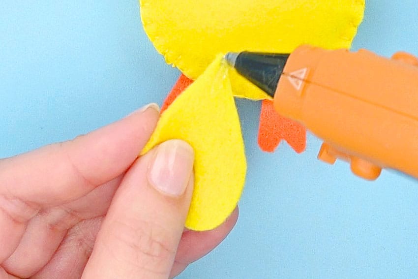 felt chick pattern kids craft instruction image 17