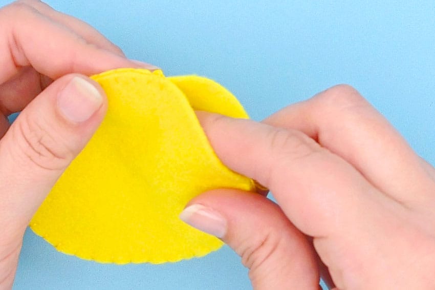 felt chick pattern kids craft instruction image 9