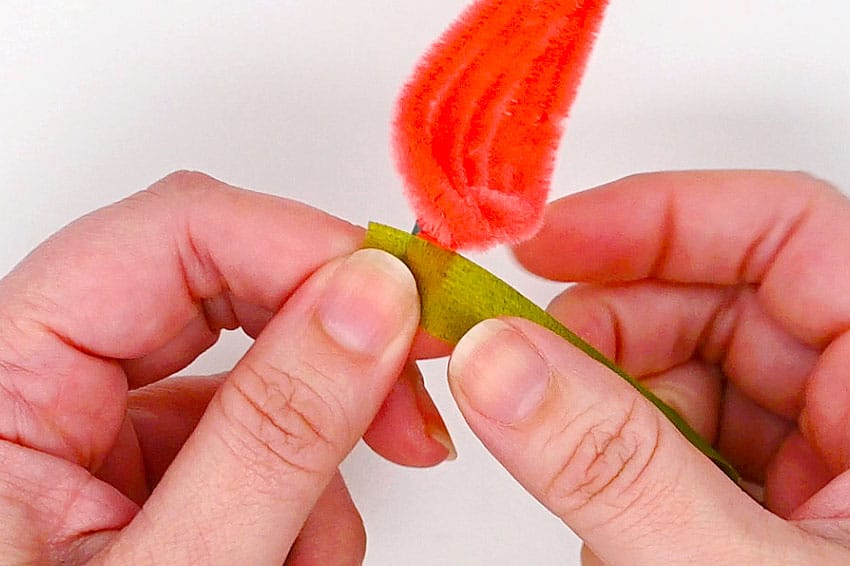 pipe cleaner tulip kids craft instruction image 16