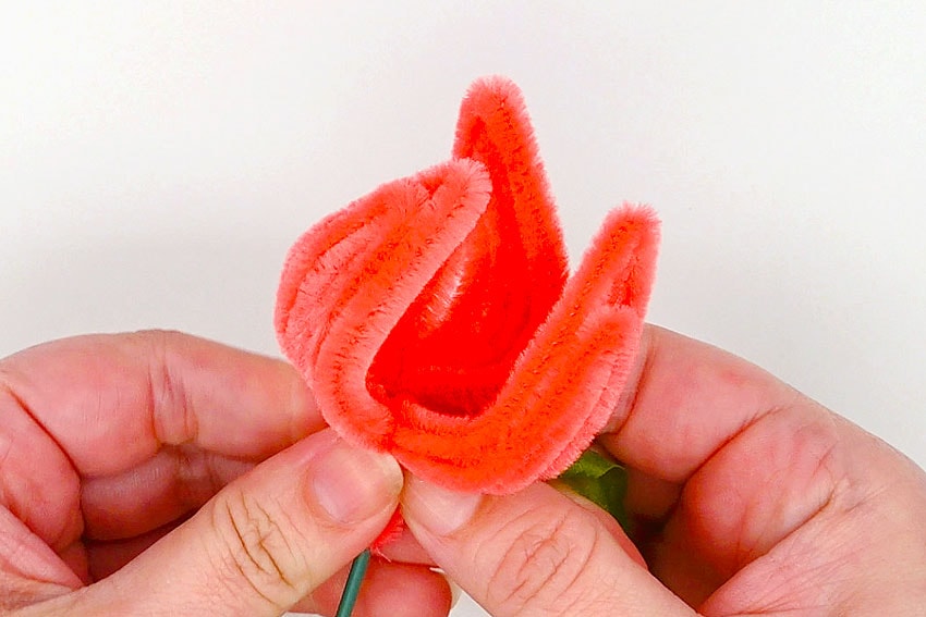 pipe cleaner tulip kids craft instruction image 17