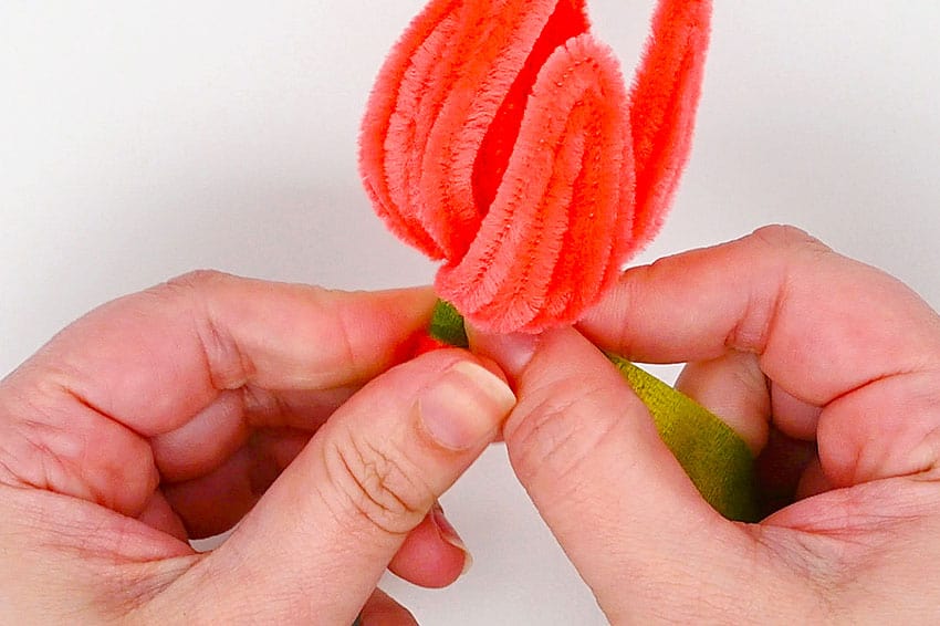 pipe cleaner tulip kids craft instruction image 18
