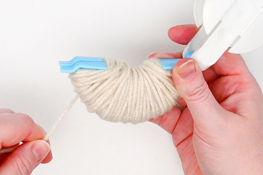 pom pom dog crochet yarn craft instruction image 2