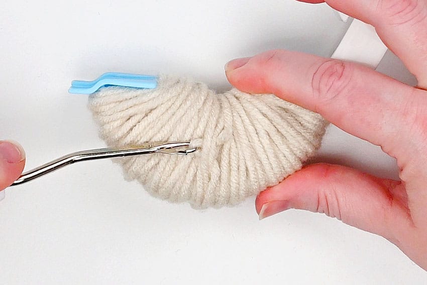 pom pom dog crochet yarn craft instruction image 3