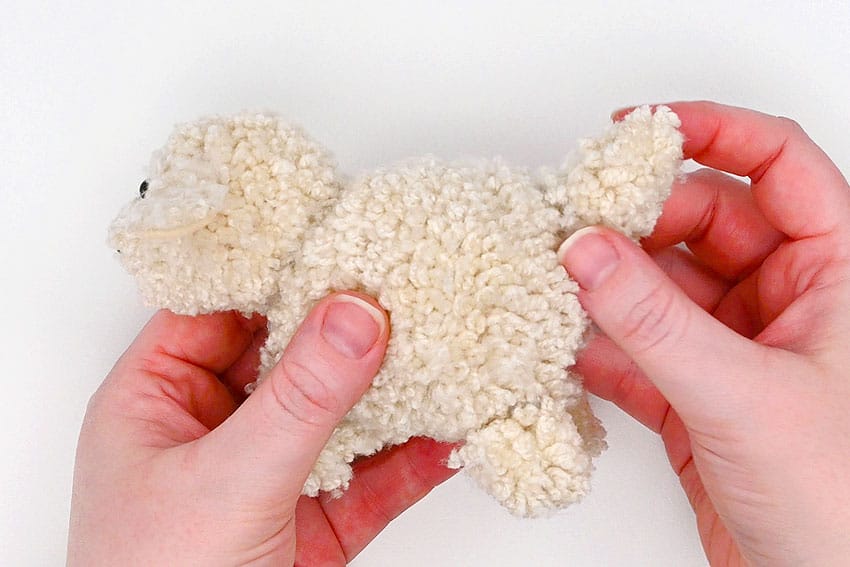 pom pom dog crochet yarn craft instruction image 34